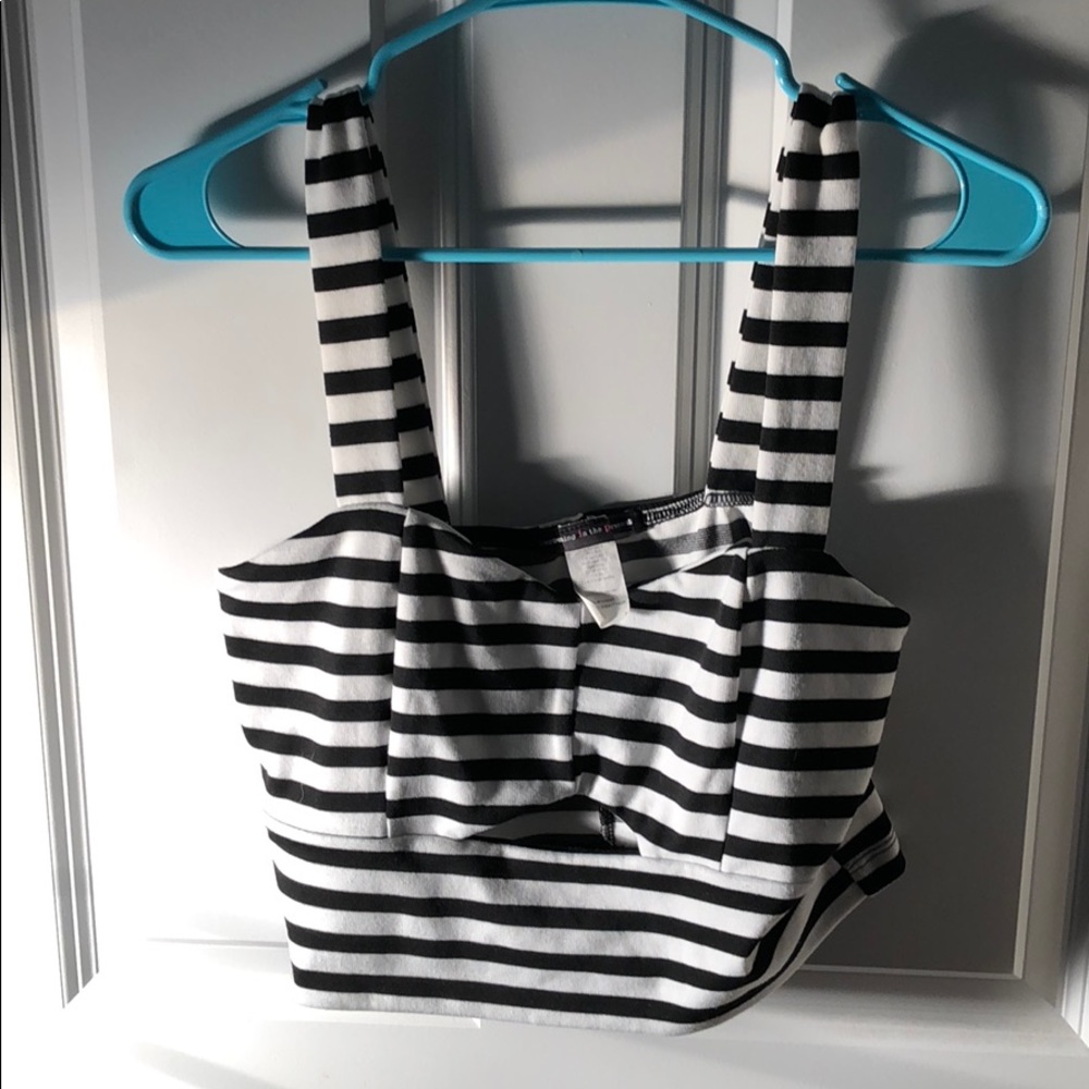 Striped crop top with cut out